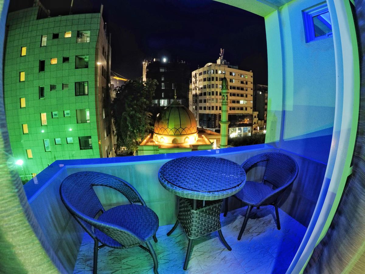Six In One Hotel Male Exterior photo