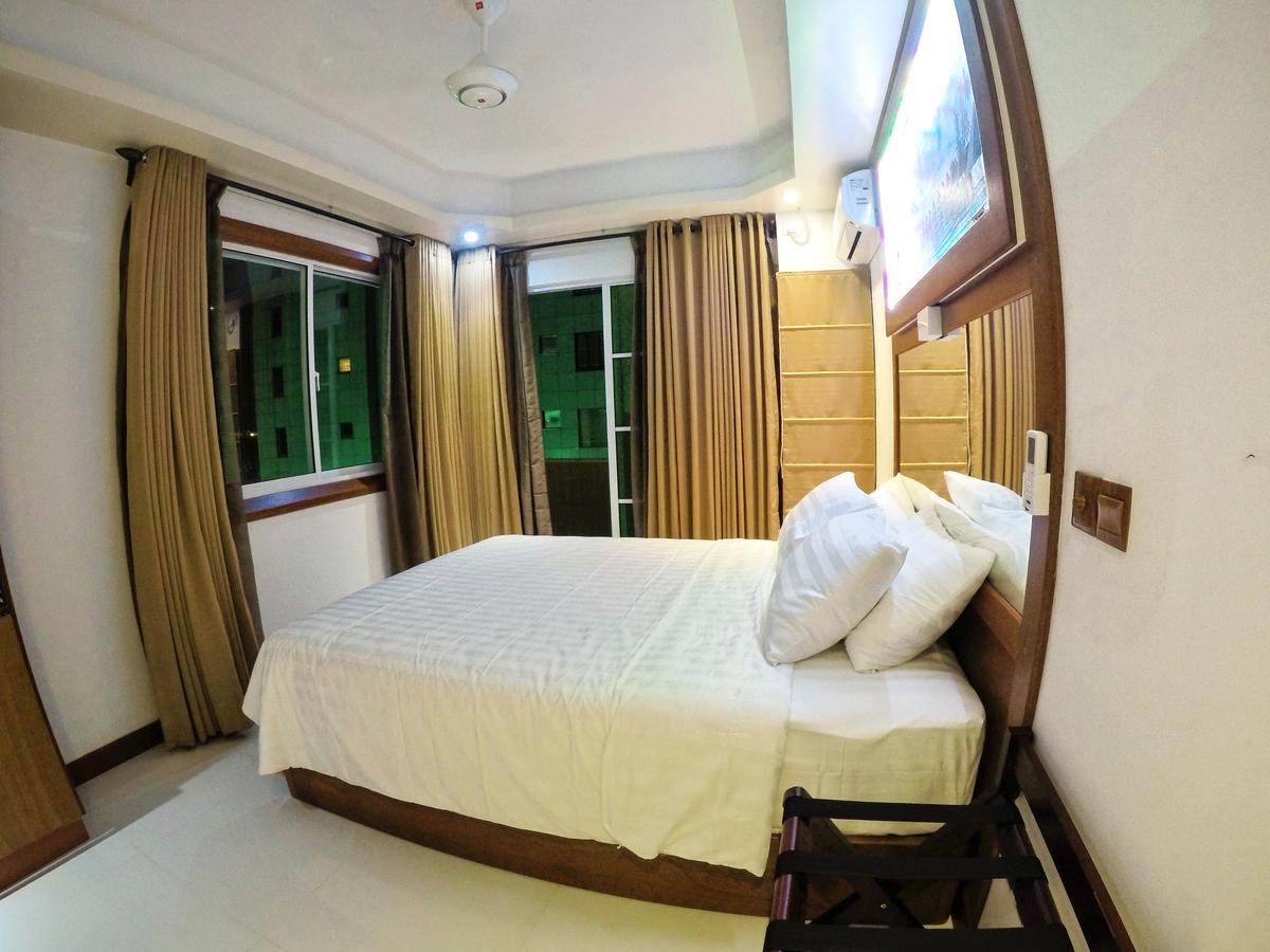 Six In One Hotel Male Exterior photo