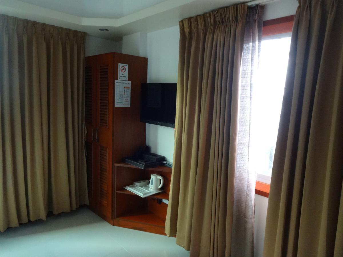 Six In One Hotel Male Exterior photo